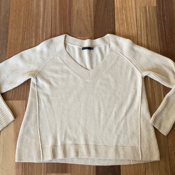 Donna Karan Collection V Neck Cashmere Sweater- … - Picture 9 of 9